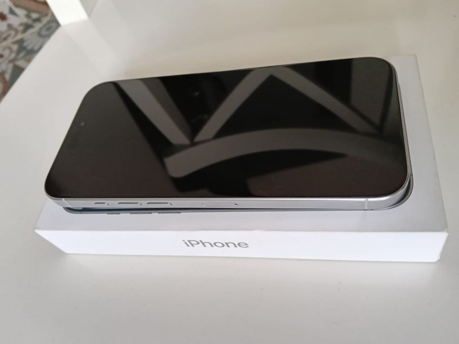 Vand iphone 16 pro max  alb 256 impecabil