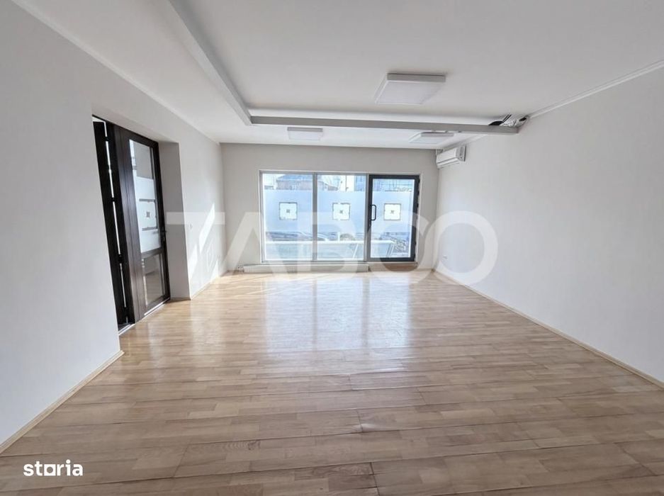 Cladire de birouri cu spatiu comercial la parter si 6 locuri parcare