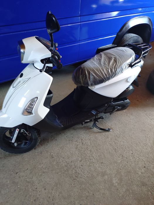 Продается мопед новый