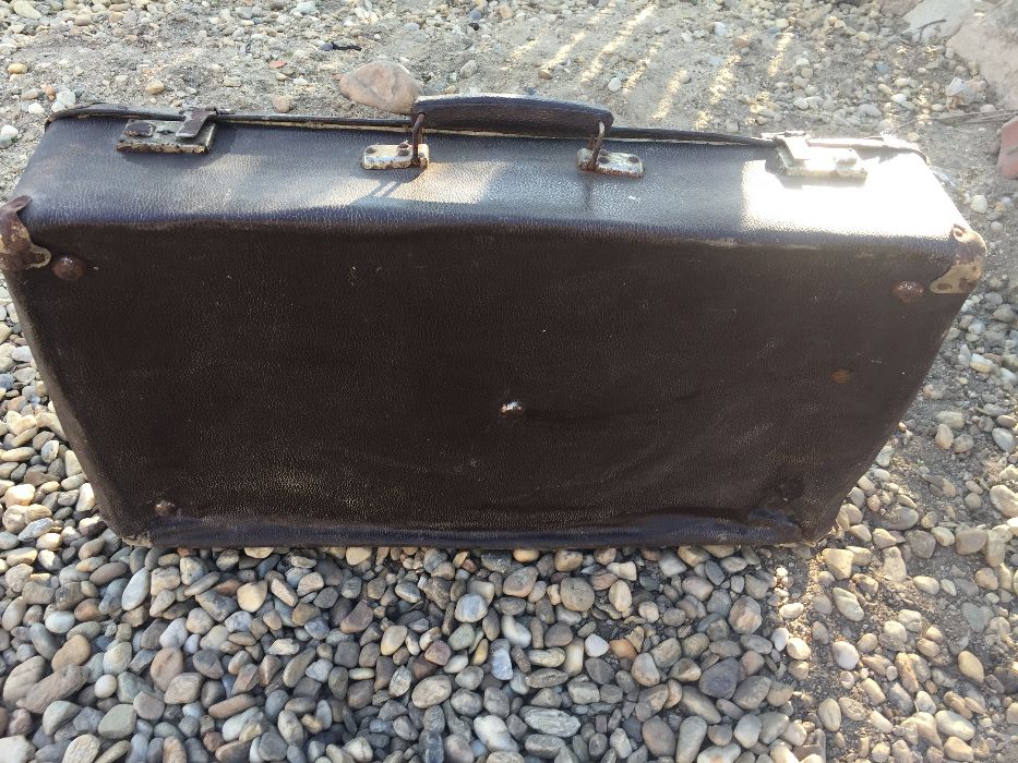 Geamantan vechi Colectie, Decor