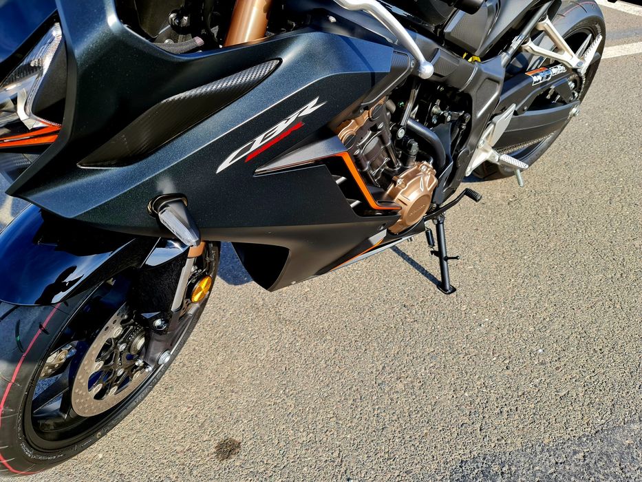 Vand Honda CBR 650R 2023 ca noua  2.600km