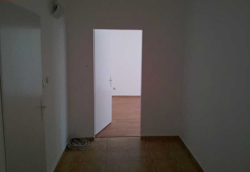 Дава се под наем Двустаен апартамент в София, Надежда 1 - 68 кв.м за 306 € - Снимка #2