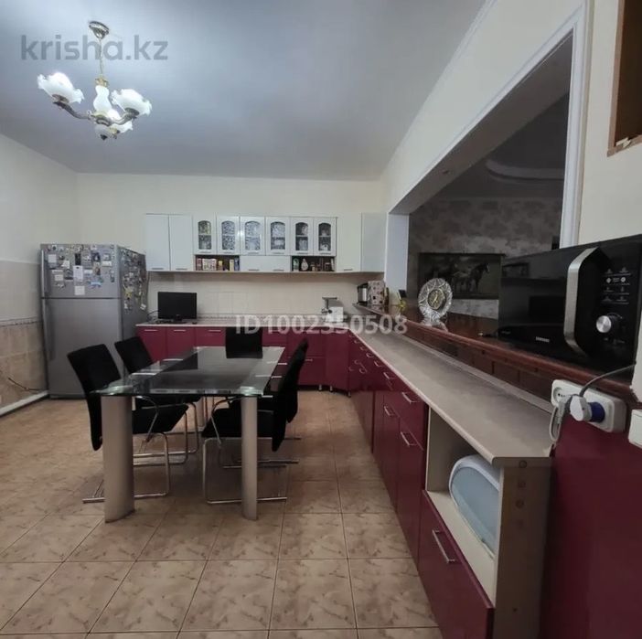 Продается дом в центре города, 8 комнат