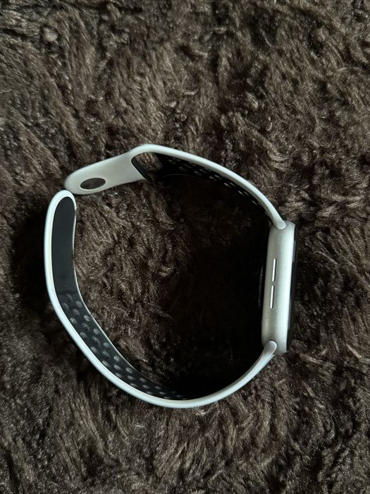 Часовник Apple Watch 5 Nike Edition