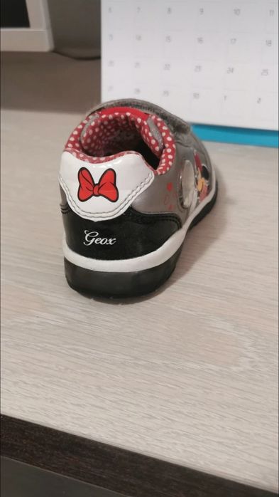Pantofi Geox cu luminite marimea 23