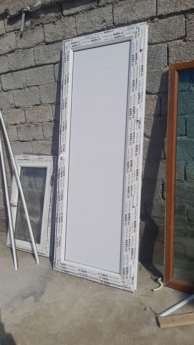 Пластиковый дверь, форточка,