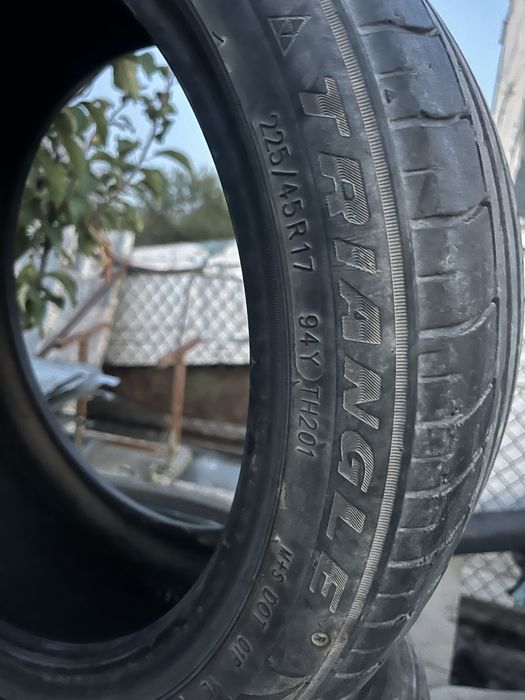 Продам 2 резины 225/45/17