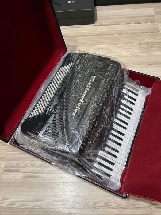 Vând Weltmeister Cantora NOU NOU NOU. Unicat, de colectie