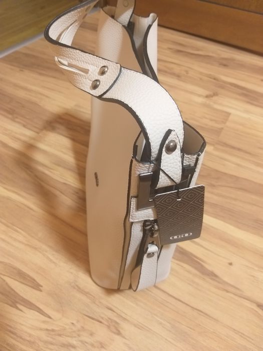 Дамска чисто нова чанта