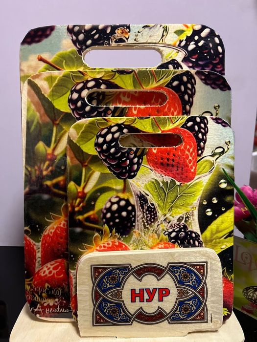 Yangi kurinishda oshxona taxtakachi