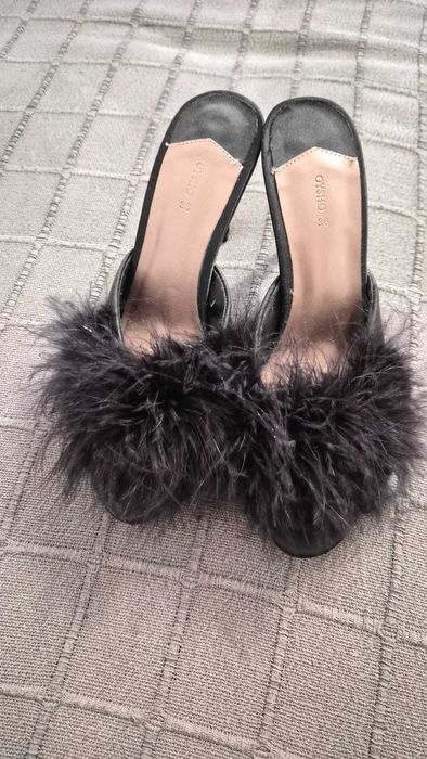 Черни домашни чехли с ток и пера – Oysho, нови, номер 36