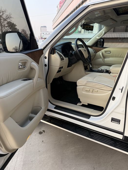 NISSAN PATROL sotiladi full xamma navarotlari bor ideal moshina