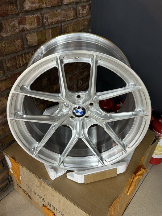 В продаже диски на машину