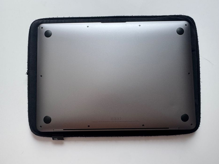 MacBook Air M1 - 256 / 8