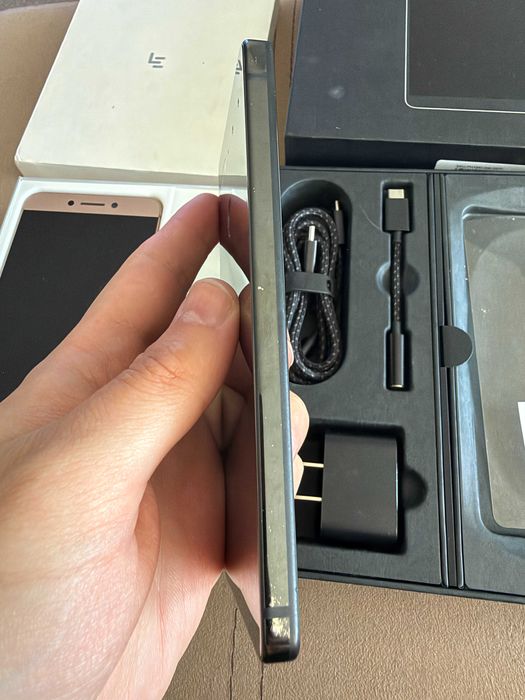 Essential Phone PH-1 и LeEco X620