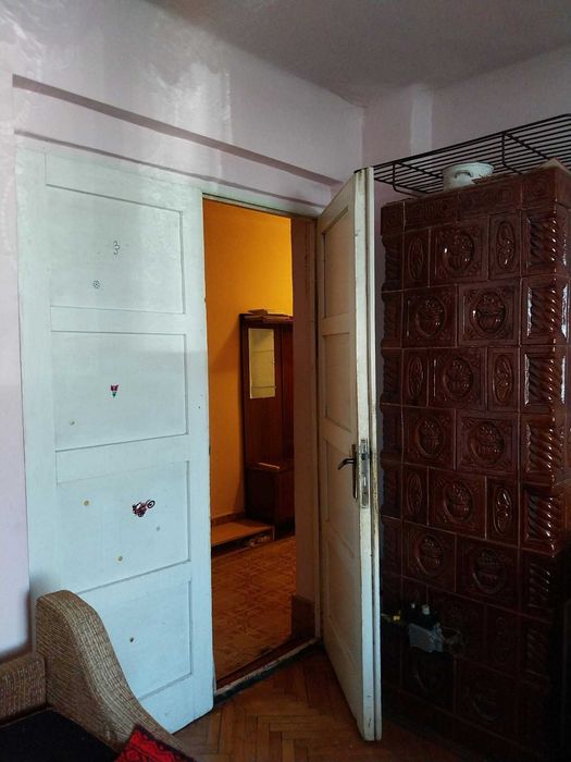 Casă de vânzare in comuna Apahida, zona Triunghiul CFR, cu teren  generos de 1.318 mp, ocupabilă imediat