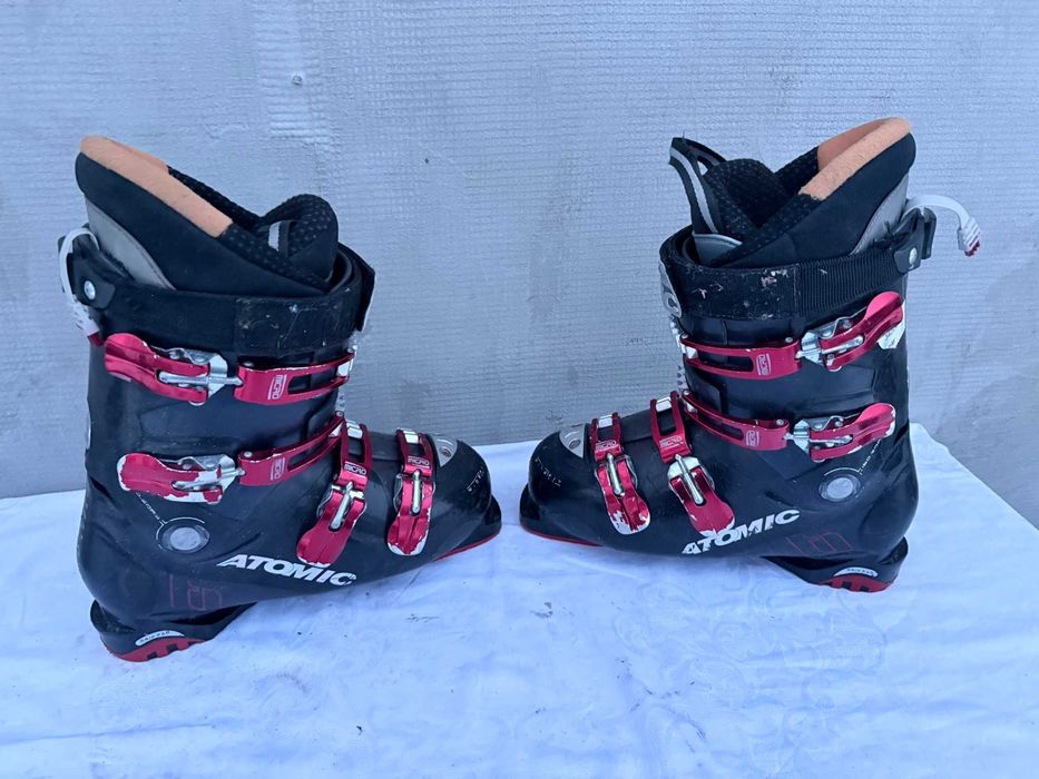 Clapari ski schi Atomic marime Eur:40 Mondo:26