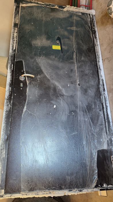 Продам входную дверь