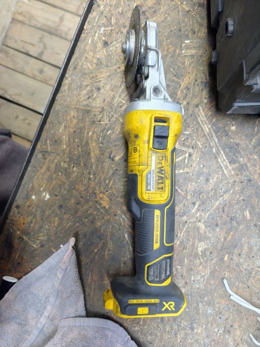 Болгарка  DeWalt DCG405FN