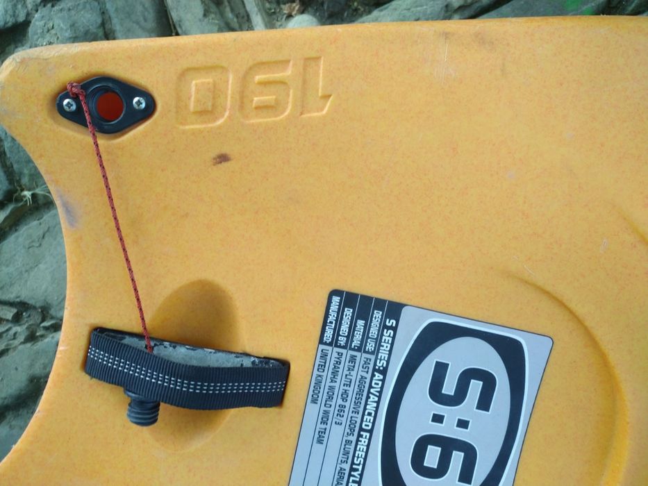 Продавам каяк  Pirahna S6 190