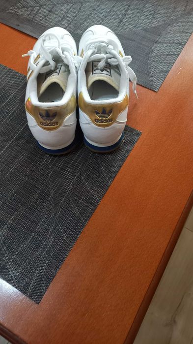 Маратонки Адидас и зимни обувки от Декатлон