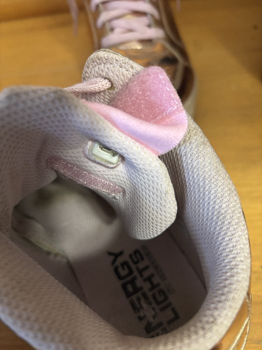 Светещи обувки Skechers