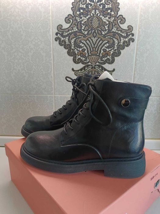 Продам демисезонные ботинки