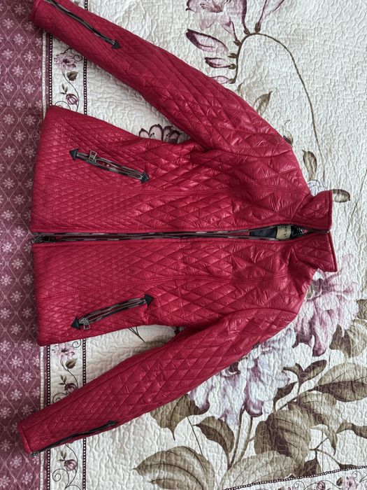 Продам куртку женскую