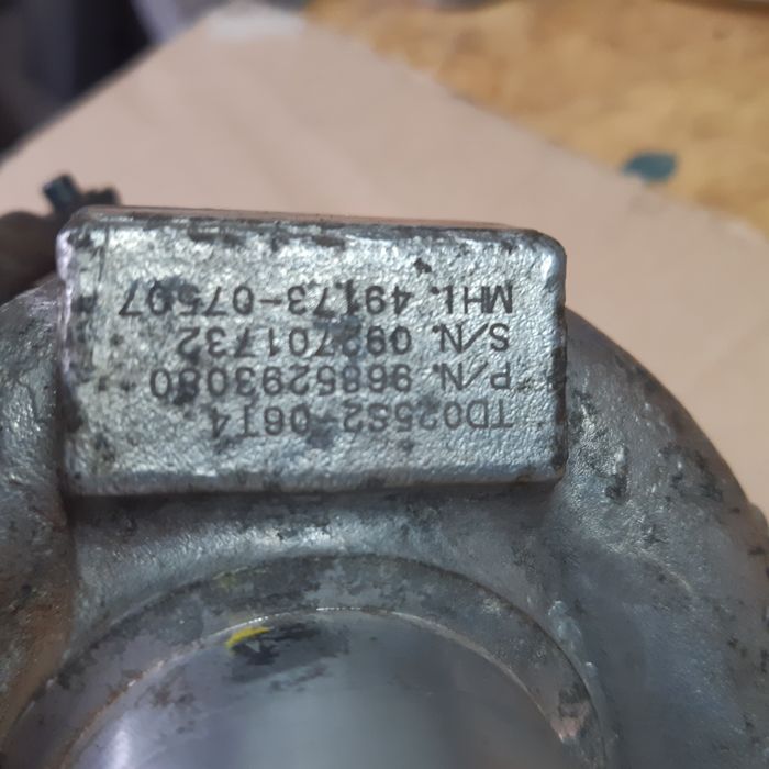 Трубокомпресор за 1.6 HDI  ,tdci  пежо .ситроен .форд