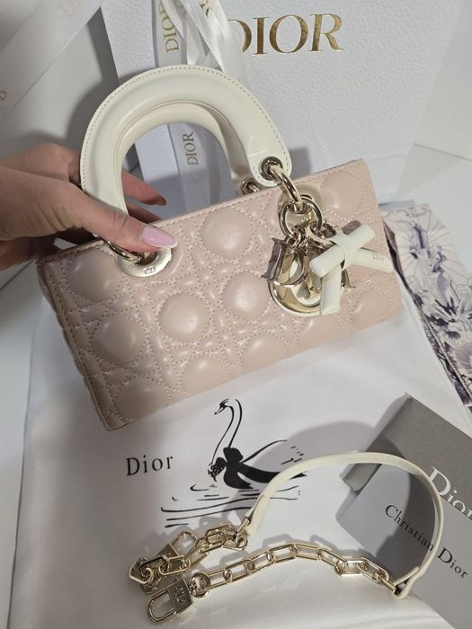 Налична чанта Dior D-Joy