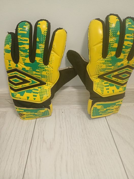 Manusi de Fotbal pentru portari