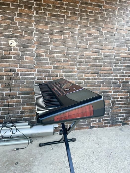 Продавам Korg Pa700