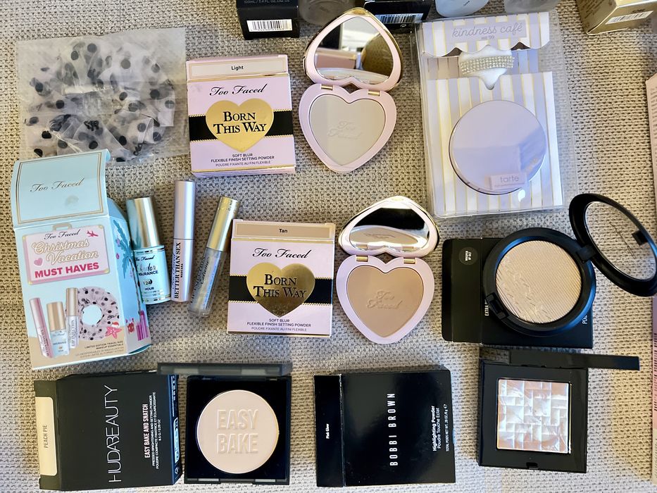 Бази, пудри и спрейове Laura Mercier, Milk, Too Faced, NARS, Mac