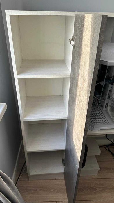 Шкаф и компьютерный стол