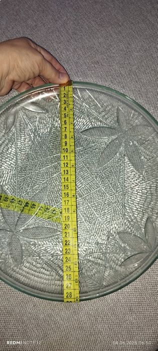 Стеклянная тарелка