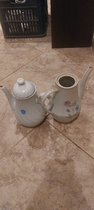 Продавам стари керамични кани.