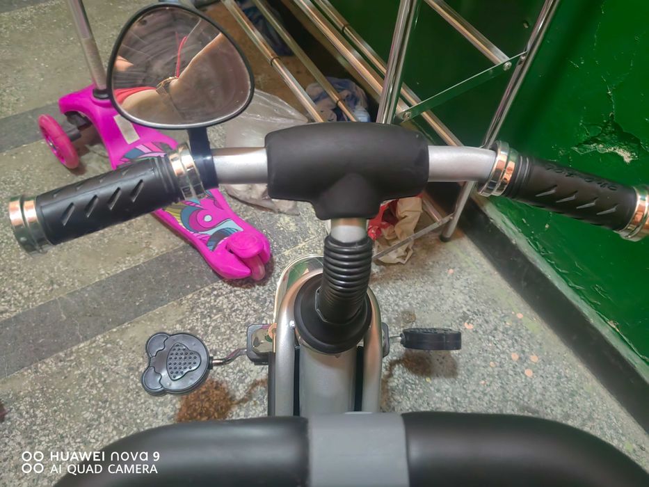 Детска триколка сива