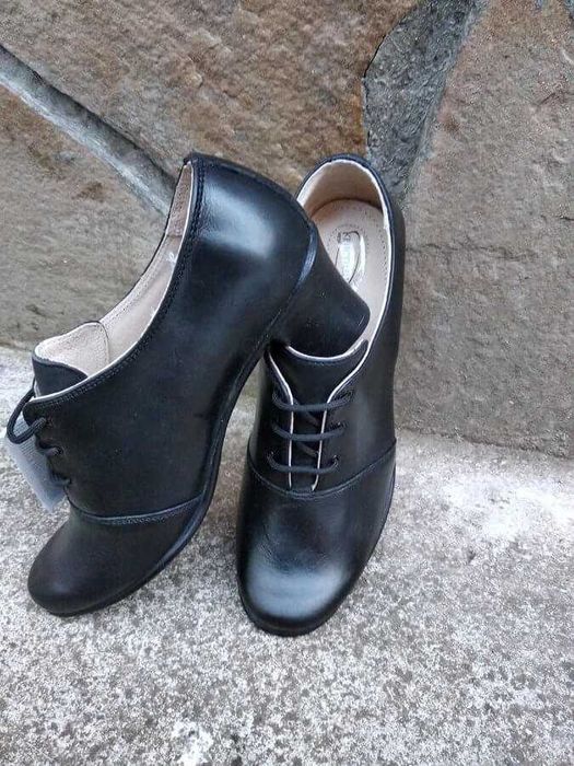 Елегантни боти на ток естествена кожа