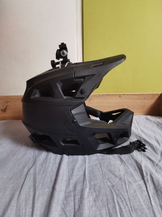 Продавам каска за колело