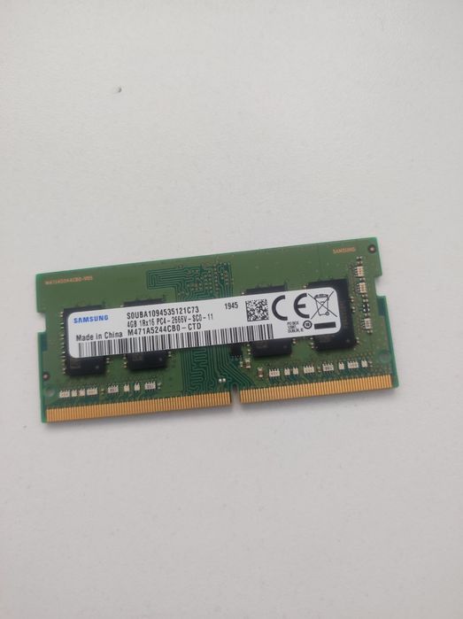 Vând 4 Giga RAM DDR4