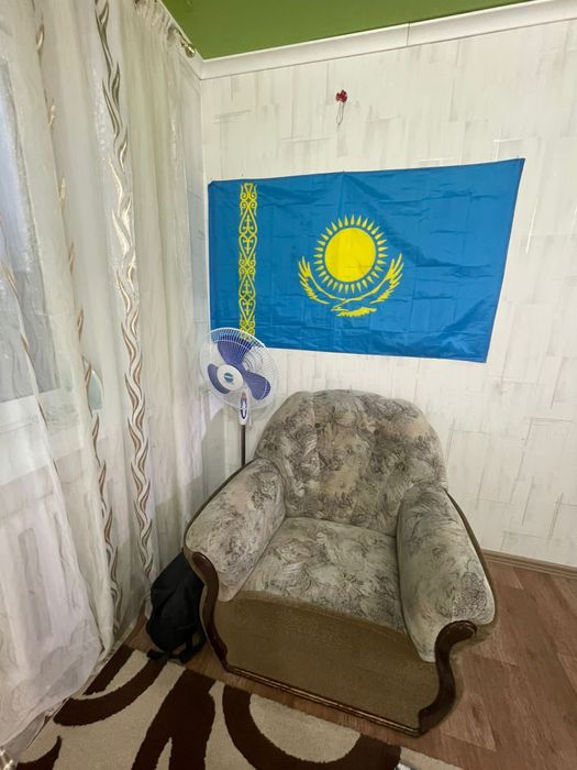 Продаёться угловой Диван в хорошом состояний