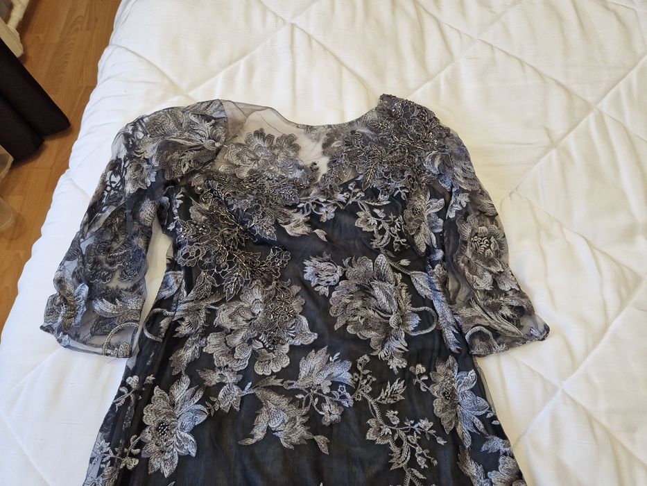 Продам нарядное вечернее платье новое