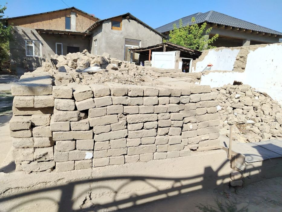 Отдаем кирпич саманный бесплатно