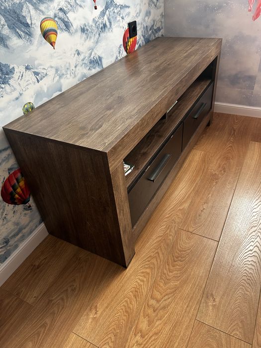 тумбочка с двумя дверцами