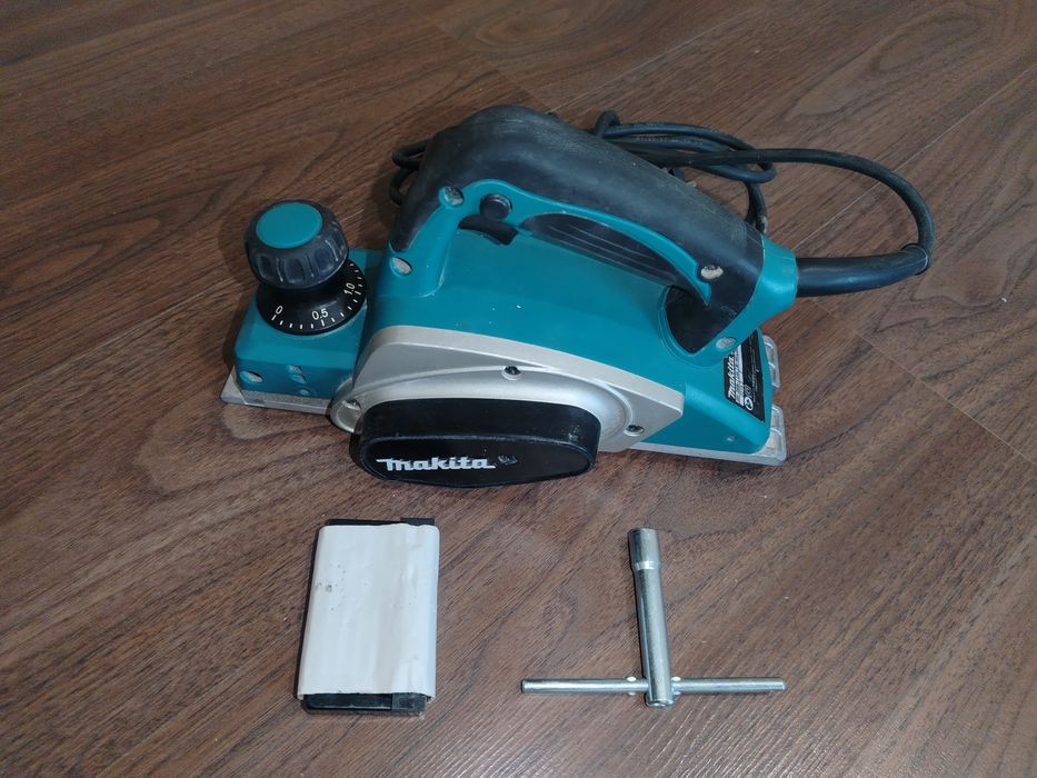 Рубанок электрический Makita 82 mm KP 0800