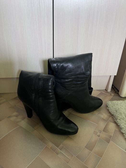 Продам дорогие сапоги за дешева
