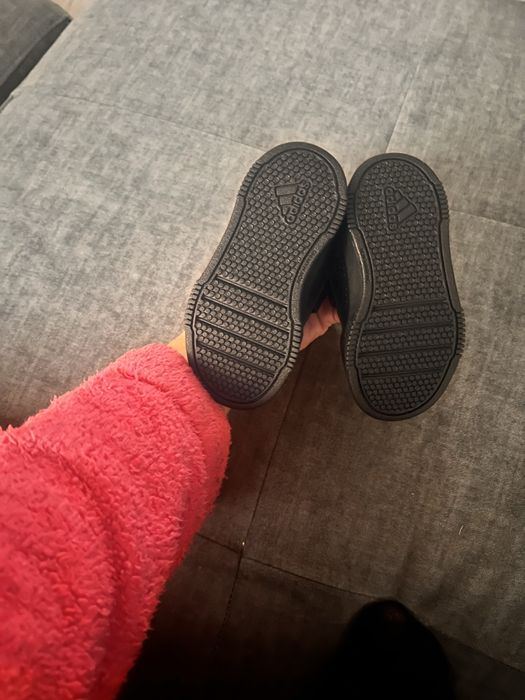 Incaltaminte  noi Adidas marimea 23