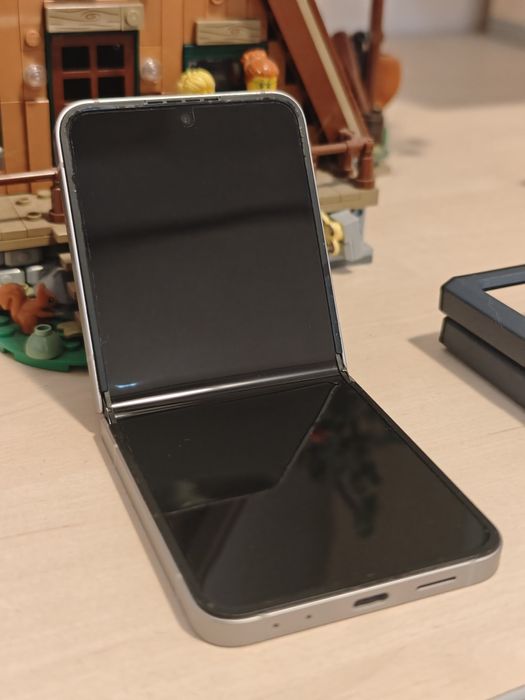 Samsung Galaxy Z Flip 6