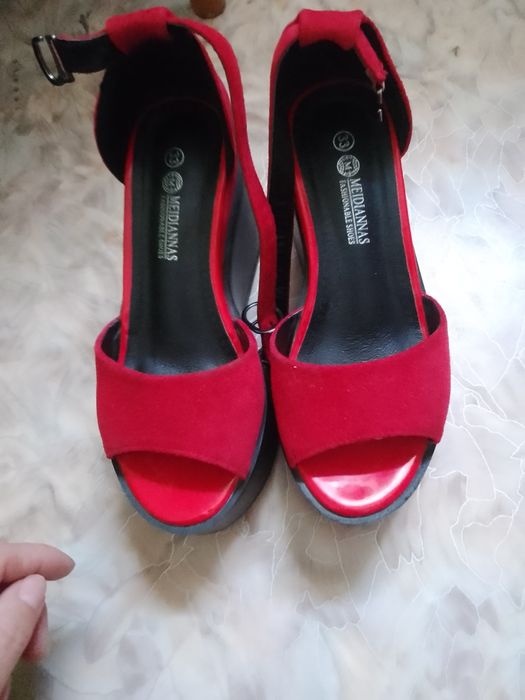 Продам женскую обувь маленького размера