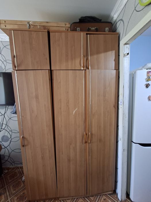 Продам сервант и шкаф